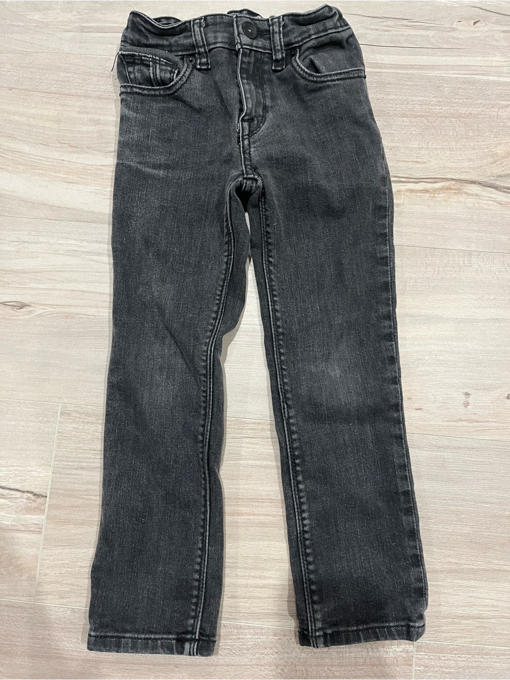 Volcom Kids Vorta Slim Straight Jeans in Washed Black Denim Size 6/7